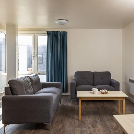 Burley Road Aparthotel Лийдс Екстериор снимка