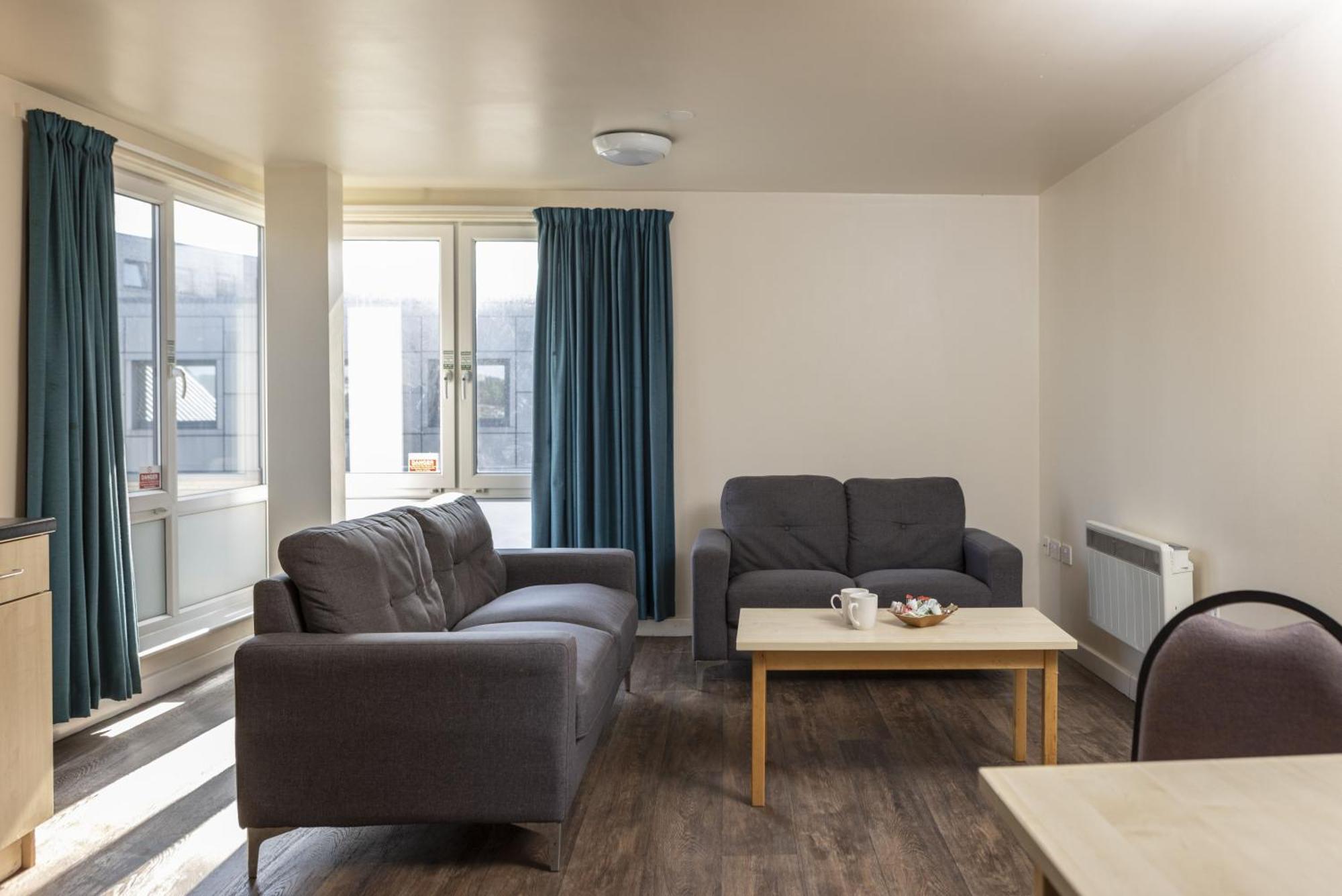 Burley Road Aparthotel Лийдс Екстериор снимка
