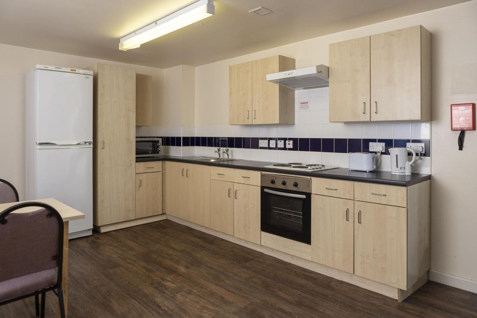 Burley Road Aparthotel Лийдс Екстериор снимка