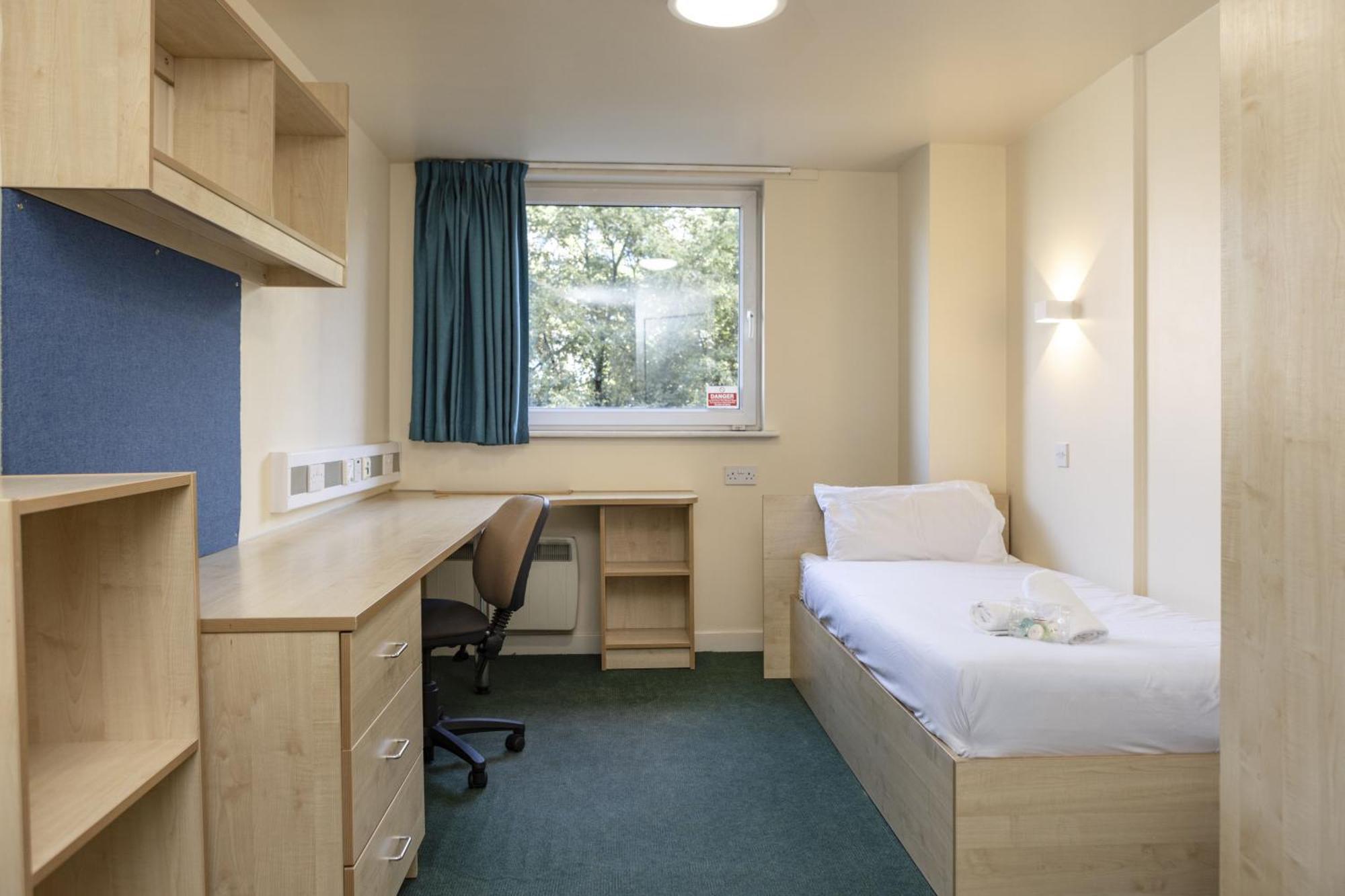 Burley Road Aparthotel Лийдс Екстериор снимка