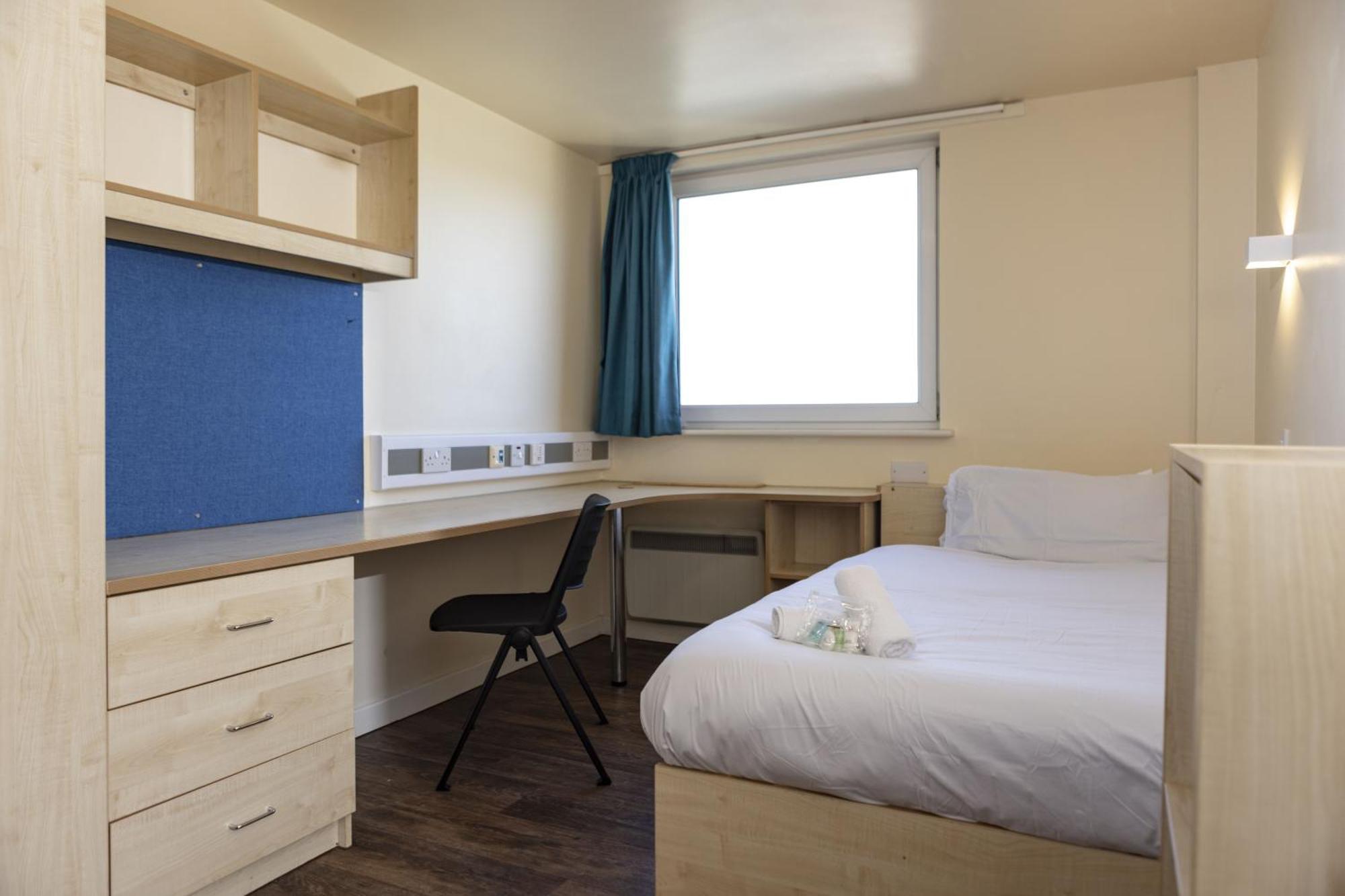 Burley Road Aparthotel Лийдс Екстериор снимка