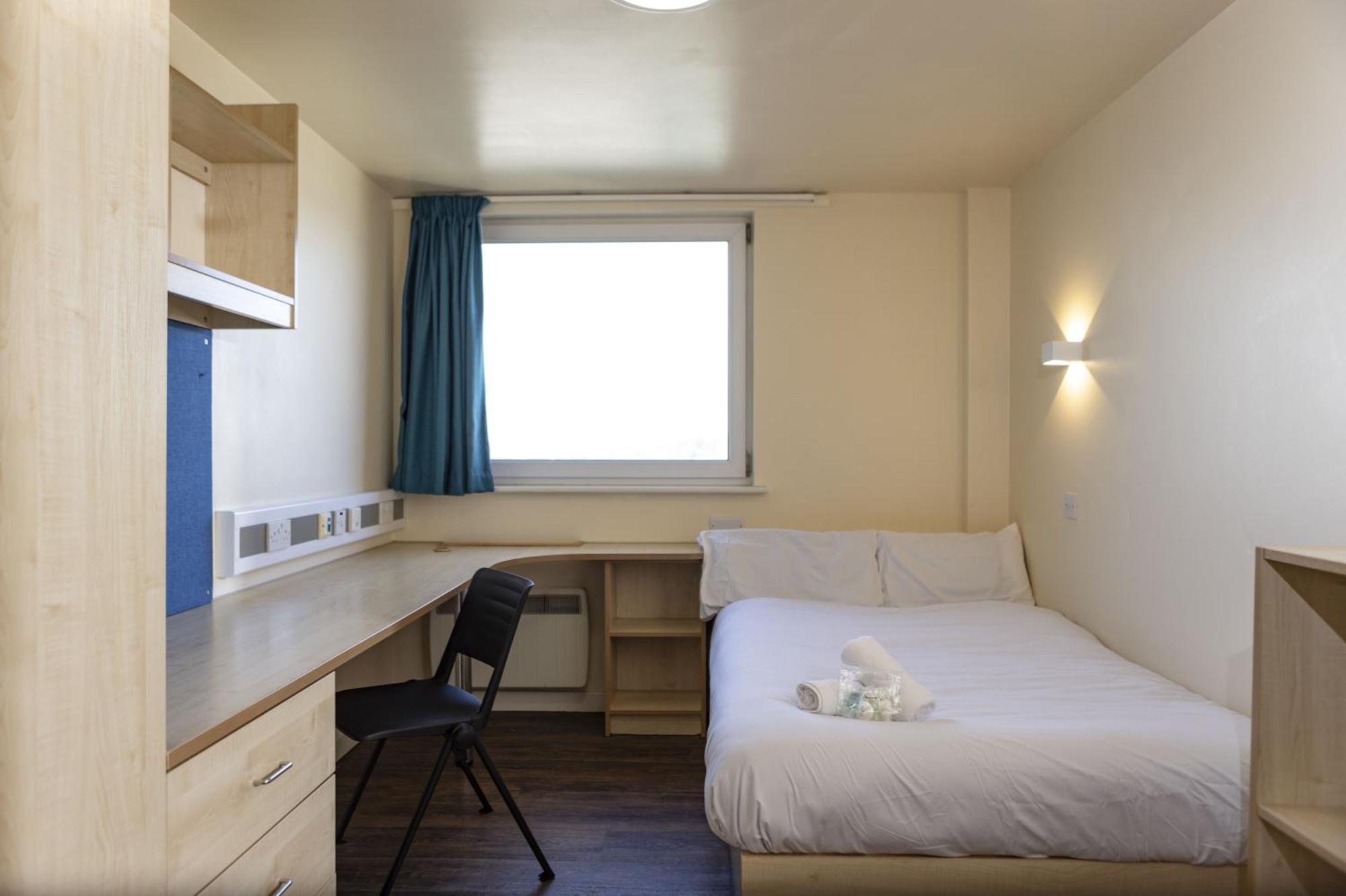 Burley Road Aparthotel Лийдс Екстериор снимка