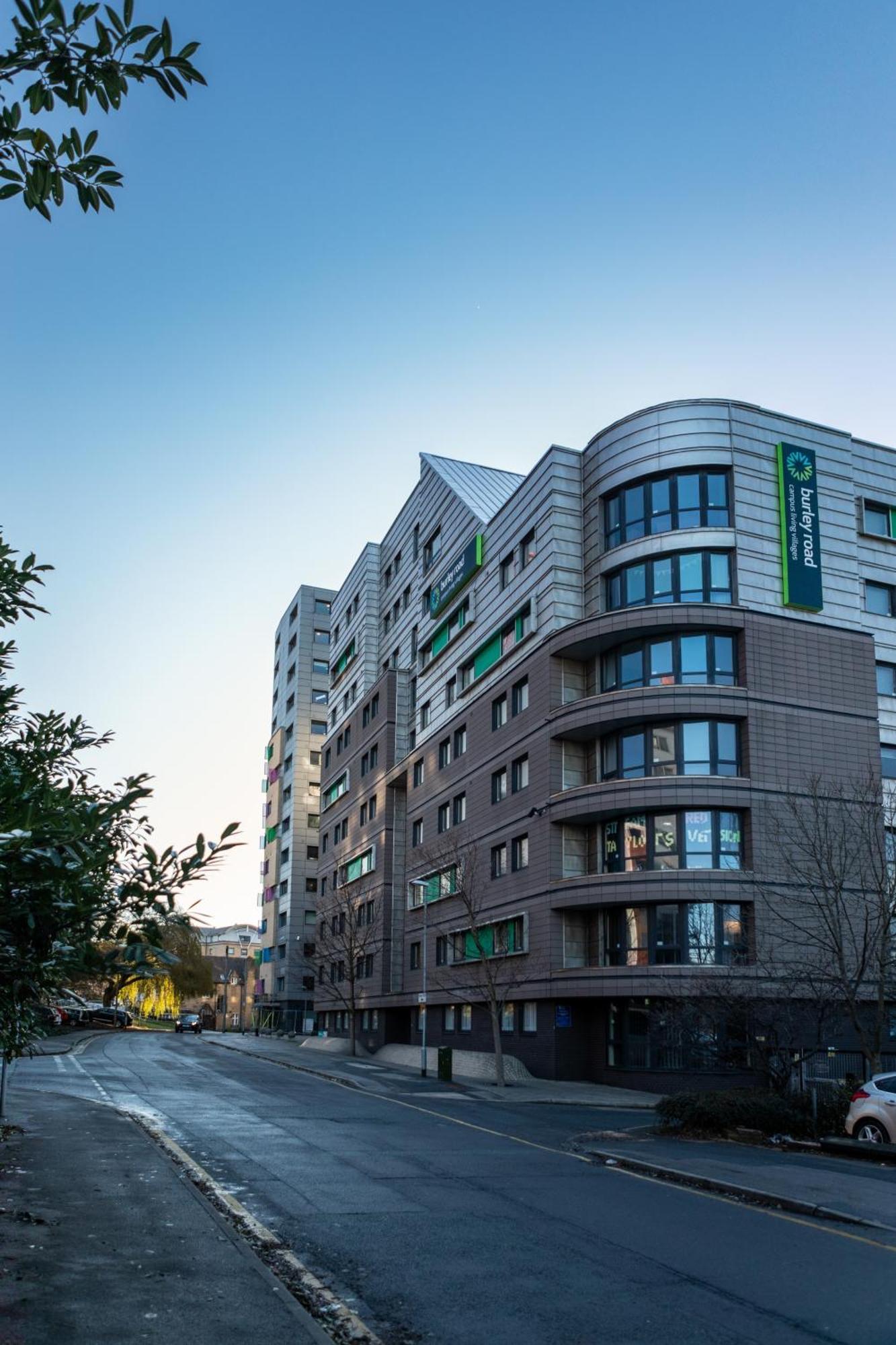 Burley Road Aparthotel Лийдс Екстериор снимка